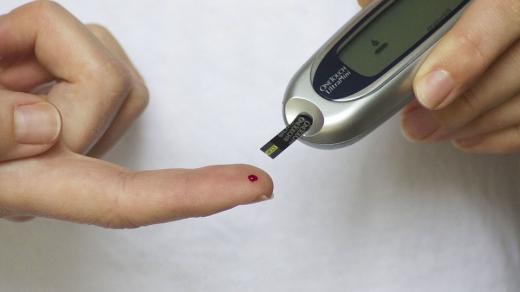 Měření hladiny cukru v krvi (ilustrační foto)