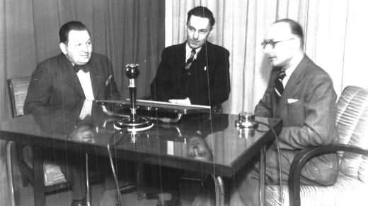 Rozhovor s kopytářem Jelínkem (zřejmě uprostřed, 17. 5. 1939)