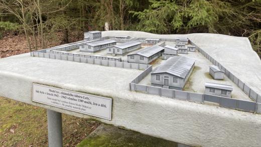Starší model tzv. cikánského tábora Lety, který je umístěn v areálu Kulturní památky Lety