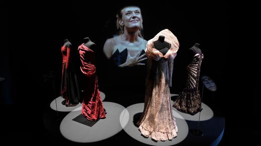 Výstava Daniela Flejšarová – Magdalena Kožená. Koncert pro dva smysly. Z návrhářského ateliéru na koncertní scénu, šaty, kostýmy