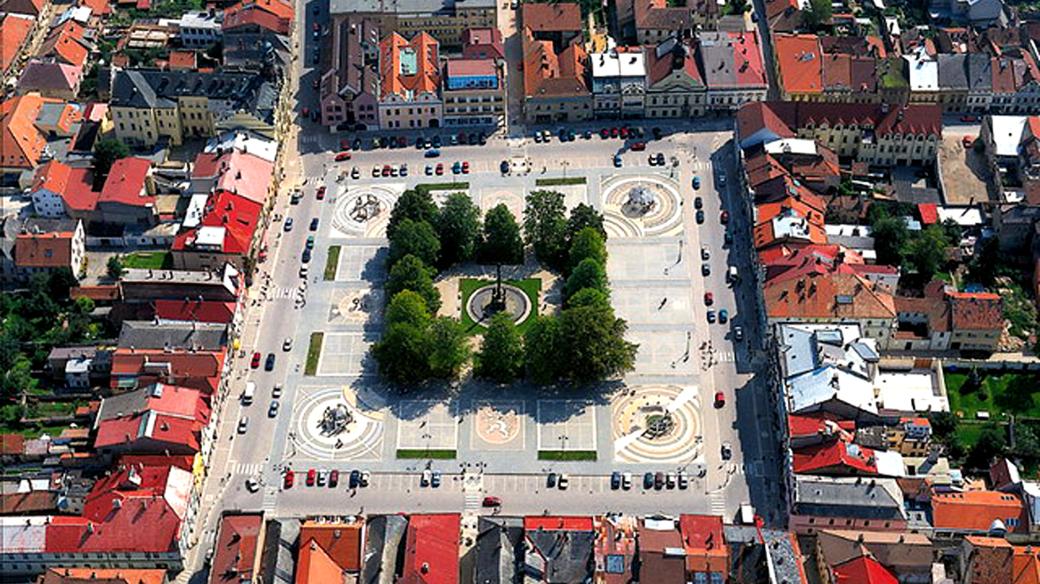Vysoké Mýto - Na leteckém snímku náměstí Přemysla Otakara II. je vidět čtvercové založení města