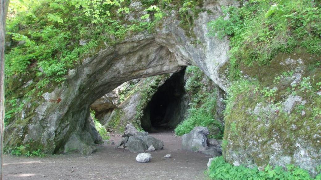 vchod do jeskyně Šipka