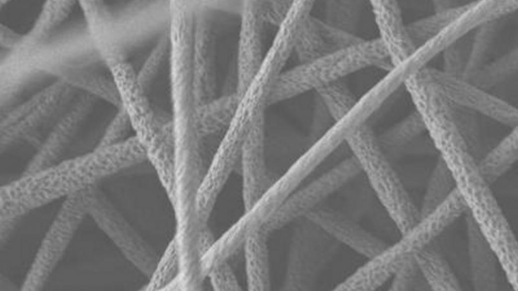 Mikrofotografie nanovláken získaných procesem elektrostatického zvlákňování