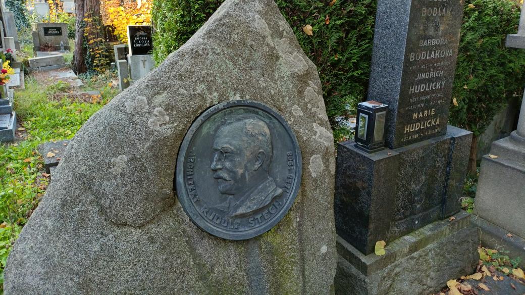Hrob architekta a stavitele Rudolfa Štecha na Ústředním hřbitově v Plzni