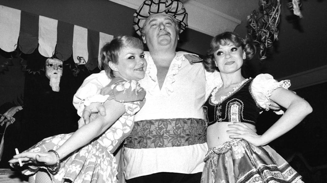 Jan Jindra: Silvestr v hotelu Jalta v Praze, 1982-84 (černobílá fotografie)