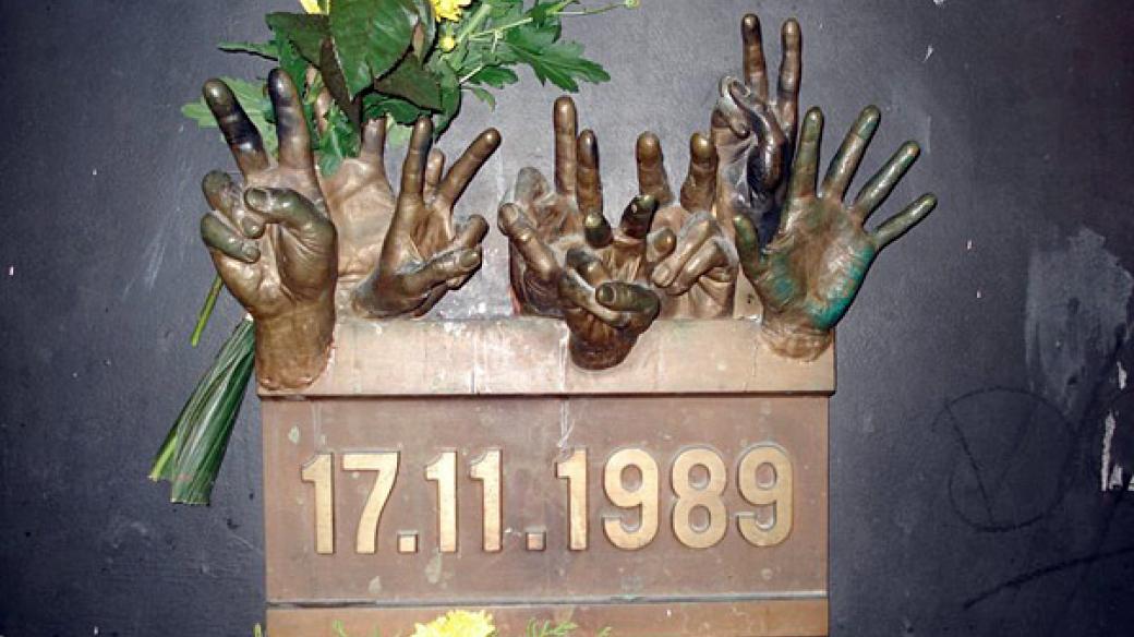 Pomník k 17. listopadu 1989