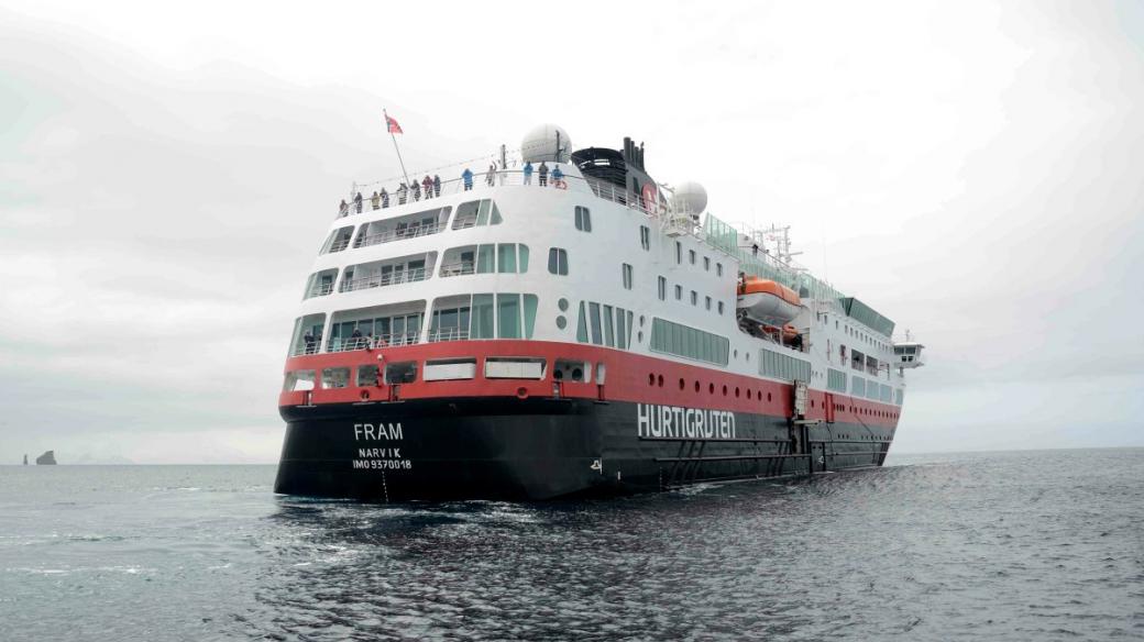 Novodobá jmenovkyně slavné polární lodi Fram dopravuje turisty z Argentiny k antarktickým břehům