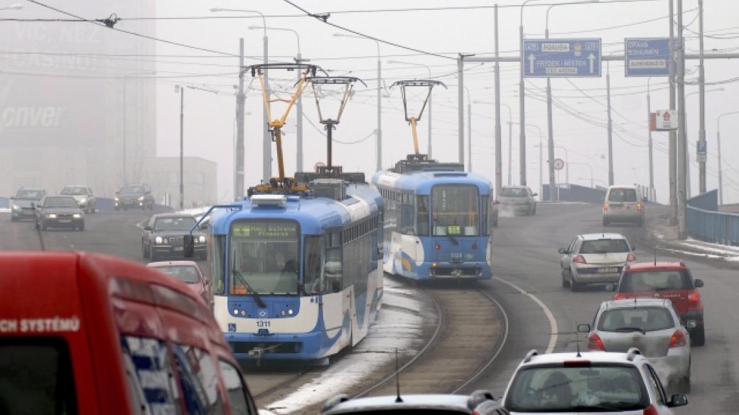 Městská doprava je dnes kvůli smogu v Ostravě zdarma.