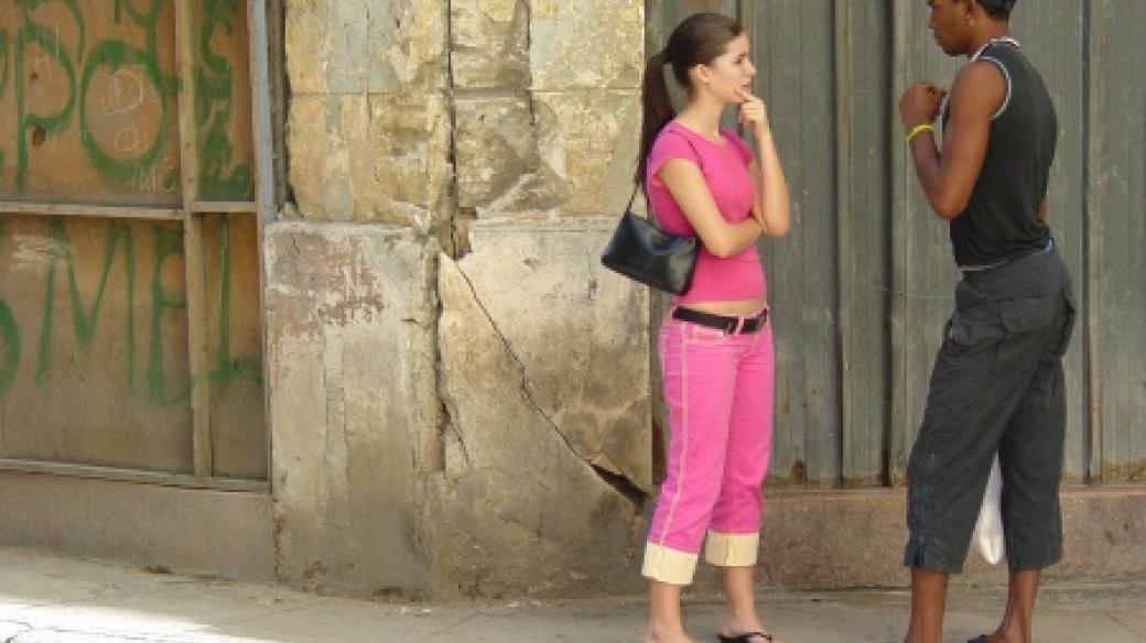 Ve Španělsku si ženy a dívky mohou vyslechnout poetické komplimenty denně. Jen tak – na ulici