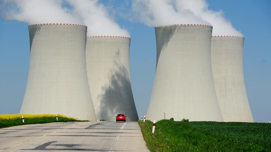Jaderná elektrárna Temelín, chladící věže.