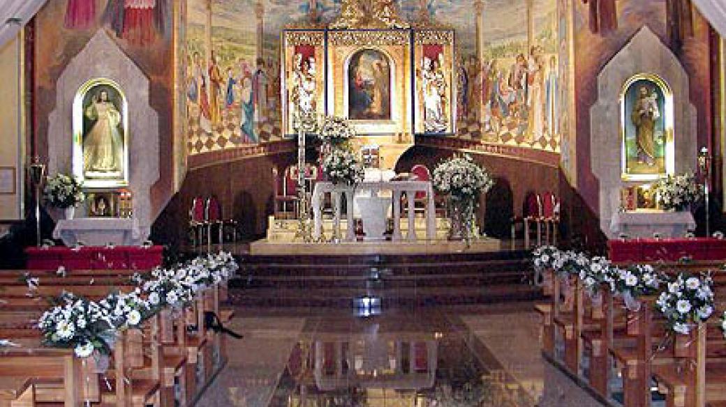 Kostel svatého Michala se kromě zdobného interiéru může pochlubit také mnoha relikviemi