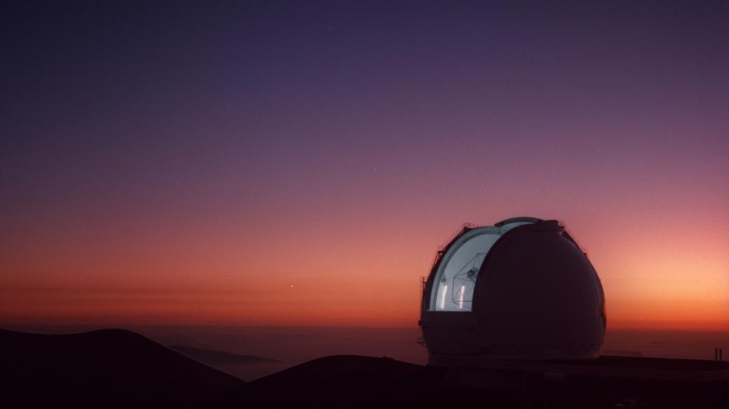 Keckův teleskop na úpatí vyhaslé sopky Mauna Kea na Havaji