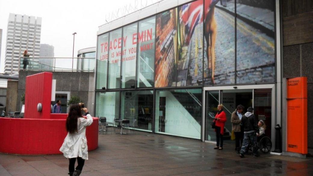 Retrospektivní výstava Tracey Emin láká do Haywardovy galerie hlavně Brity