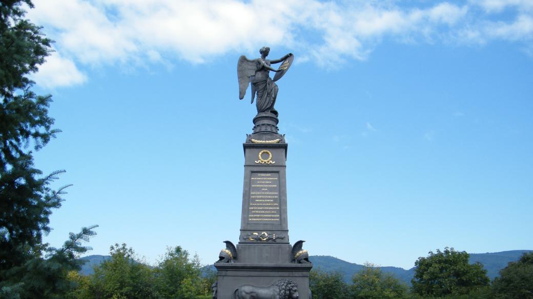 Ruský pomník v Přestanově připomínající bitvu u Chlumce v roce 1813