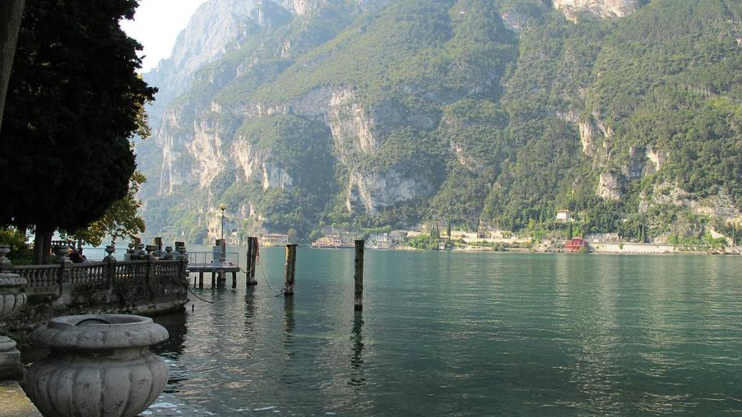 Lago di Garda dnes láká davy turistů