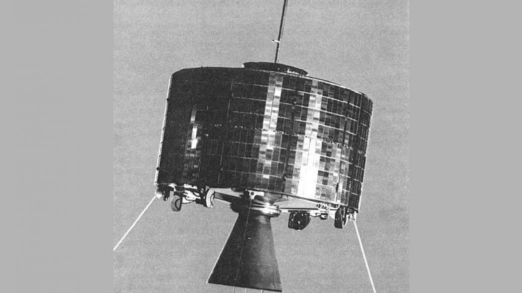 Syncom 2, první družice, která letěla po geosynchronní dráze, o které uvažuje i plán "Hackerského kosmického programu".