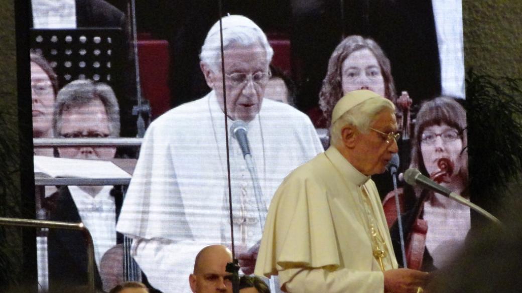 Papež Benedikt XVI. na koncertě ke svým 85. narozeninám 