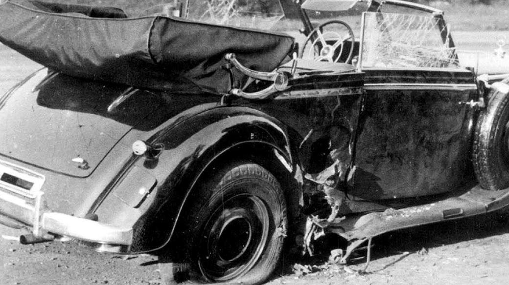 Automobil, který vezl Rainharda Heydricha, po zásahu bombou v pražské Libni