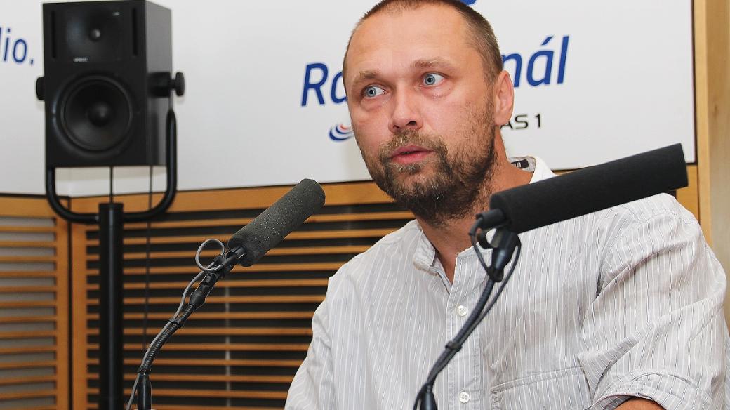 Jakub Frydrych přijal pozvání Lucie Výborné do studia Radiožurnálu