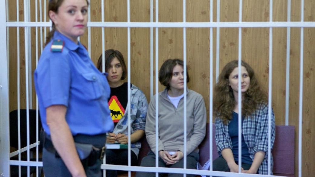 Členky dívčí punkové kapely Pussy Riot u soudu