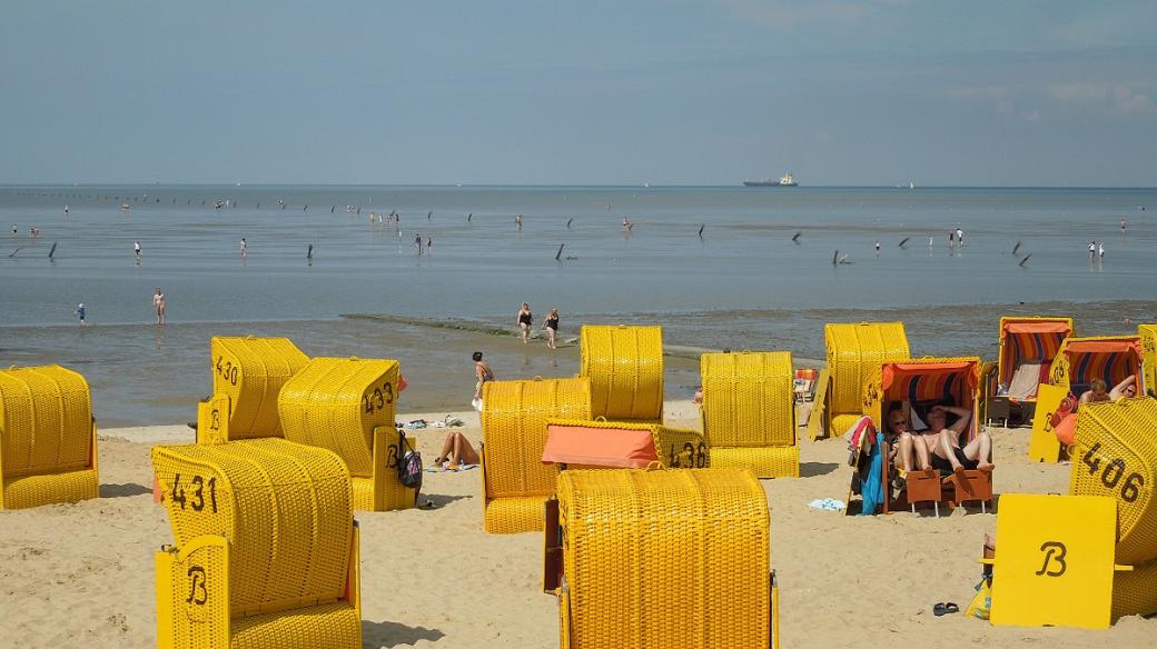 Plážové koše chrání turisty před větrem