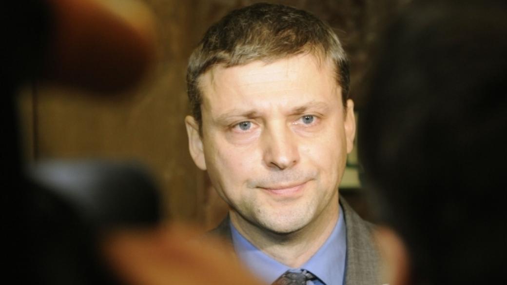 Roman Pekárek, který 7. listopadu v Praze na schůzi Sněmovny složil poslanecký slib, mluví s novináři