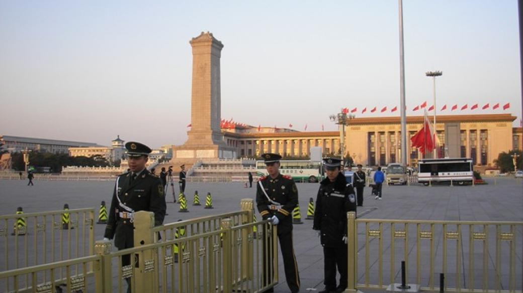 Náměstí nebeského klidu v Pekingu. Bezpečnostní opatření během sjezdu čínských komunistů
