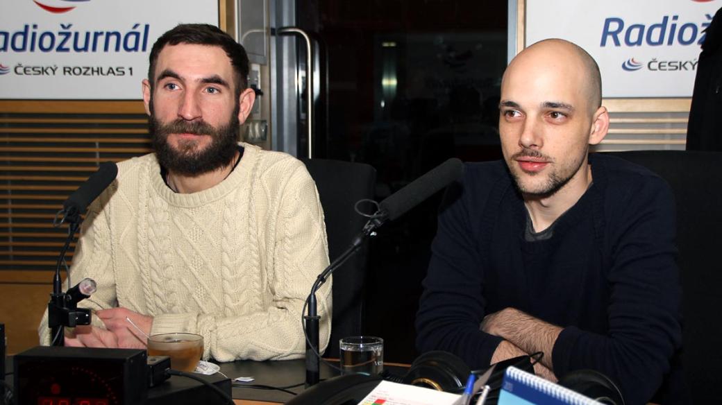 Zdeněk Vacek a Daniel Pošta ve studiu Radiožurnálu