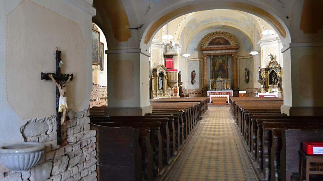 Vnitřní prostory kostela sv. Petra a Pavla v Jistebníku
