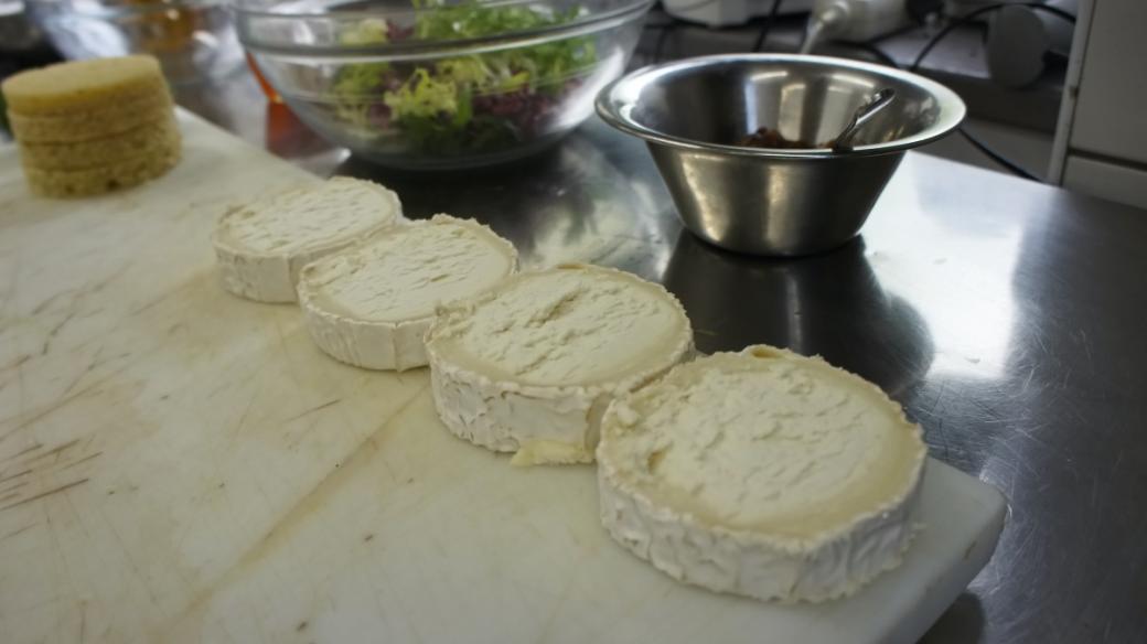 Příprava kozího sýru