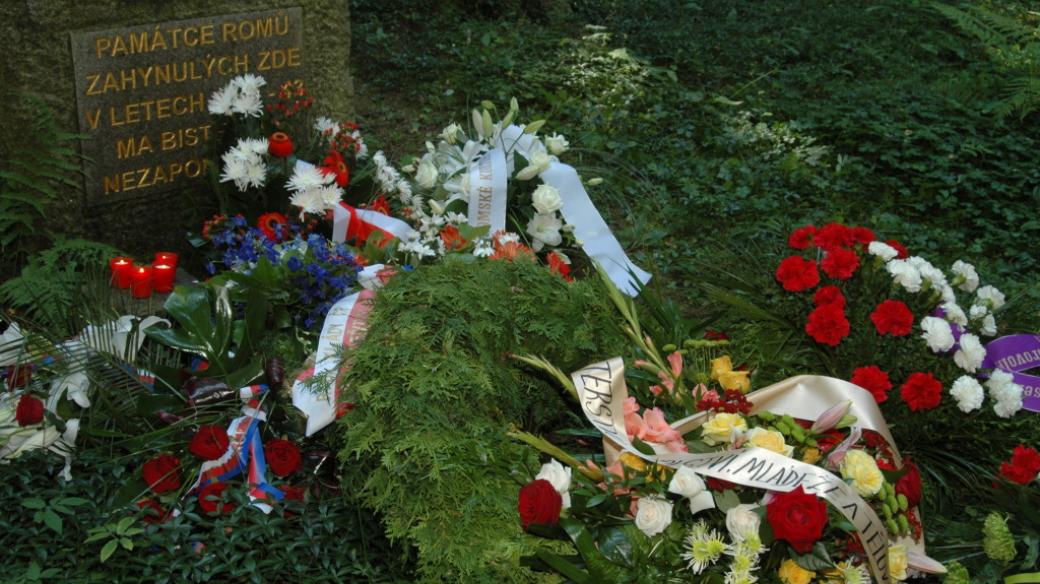 Památník obětem romského holocaustu na Žalově v Hodoníně u Kunštátu