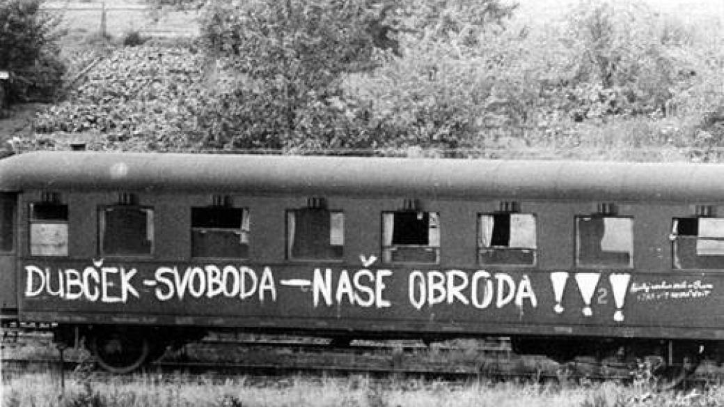 nápisy proti okupaci a na podporu československých politiků
