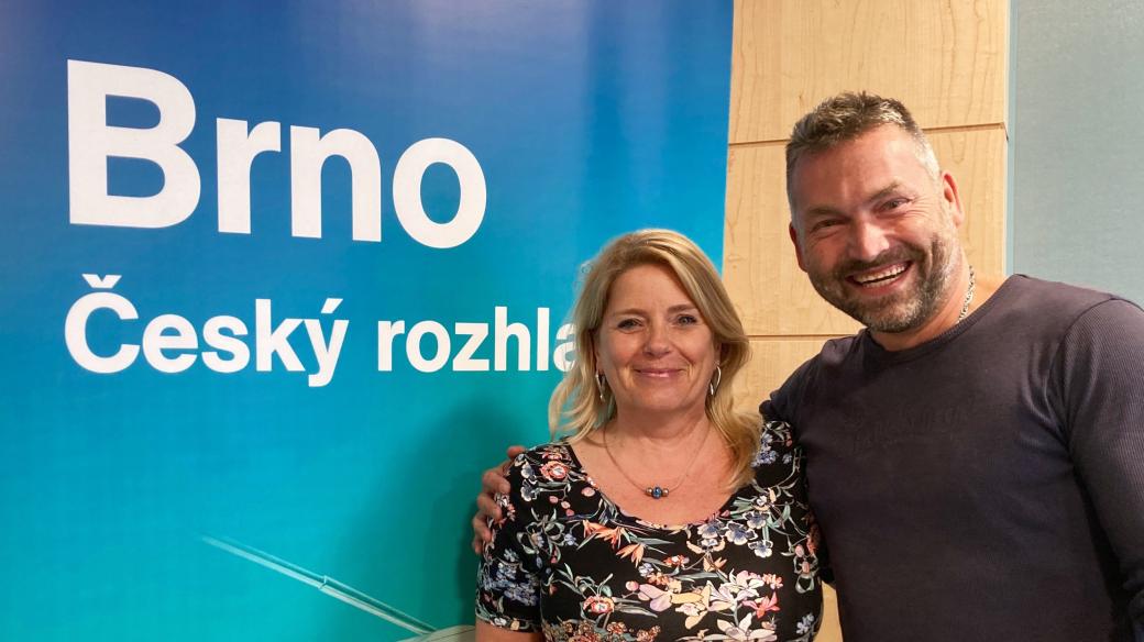 Honza Drobný s moderátorkou Janou Kobylinskou ve studiu Českého rozhlasu Brno