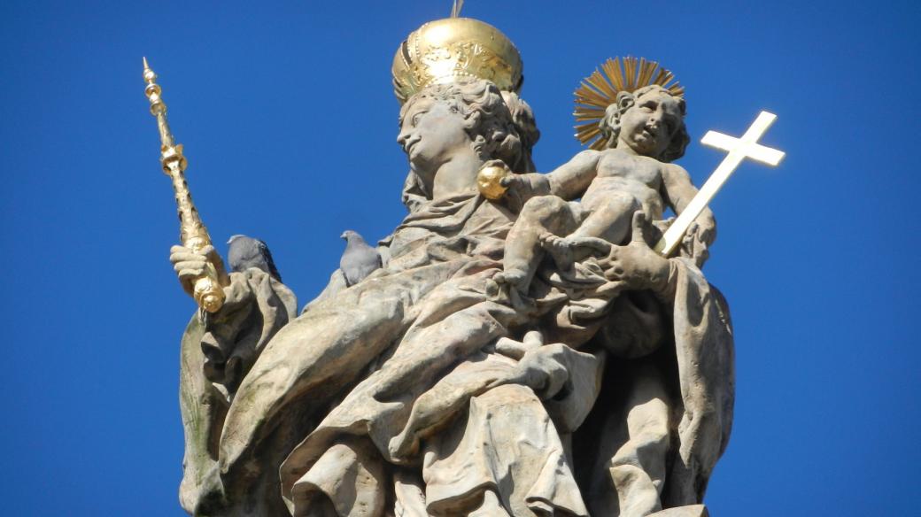 Mariánský sloup v Uničově - detail sochy Panny Marie