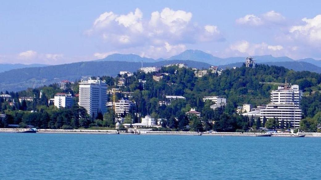 Pohled na ruské Soči od Černého moře