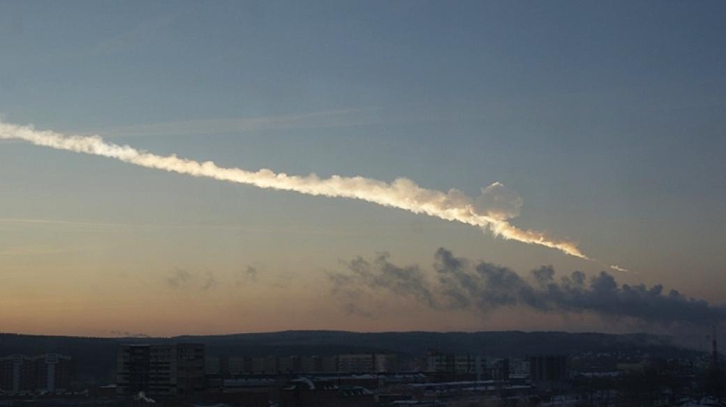 Čeljabinský meteor. Pohled z Jekatěrinburgu 200 km od hypocentra výbuchu