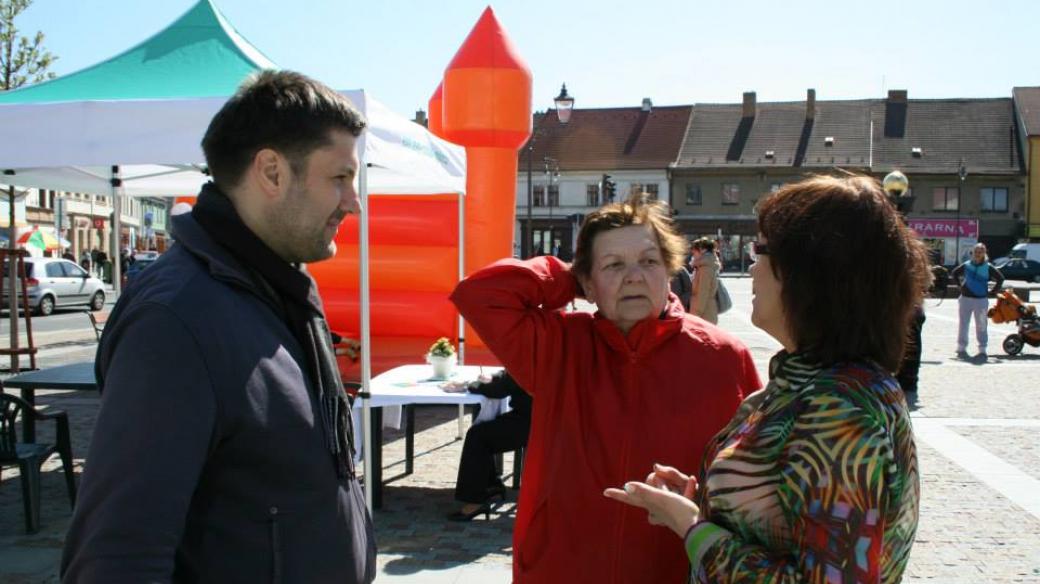 Kateřina Cajthamlová a Patrik Rozehnal diskutují s posluchačkou o velikonoční stravě