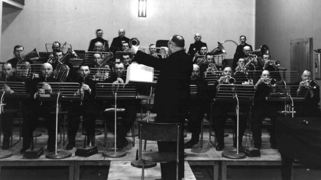 Kmochova kapela z Kolína-snímek z roku 1938