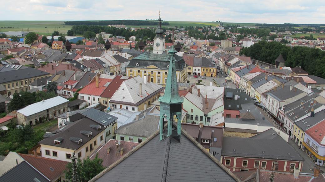 Pohled z věže kostela na poličské náměstí