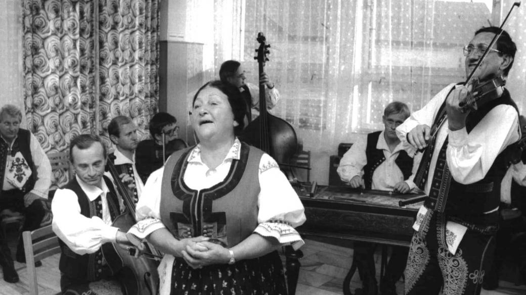 Jarmila Šuláková zpívající
