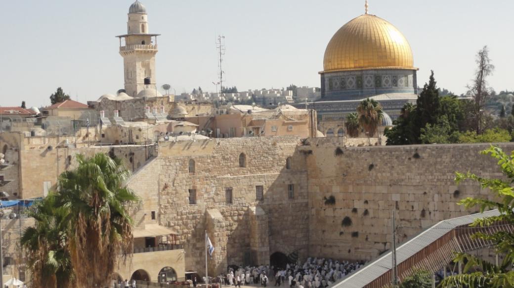 Izrael, Jeruzalém. Zeď nářků a kupole Skalního dómu