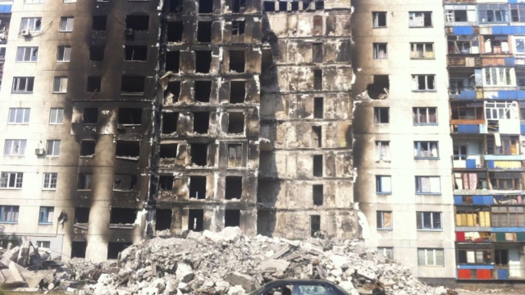 Válkou zničený dům v Lysyčansku na východní Ukrajině