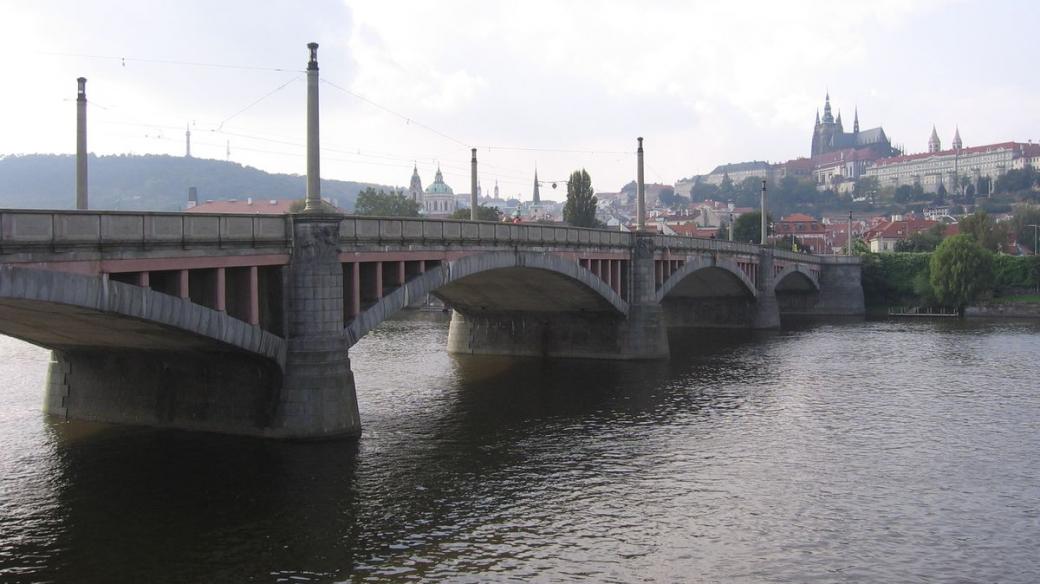 Mánesův most