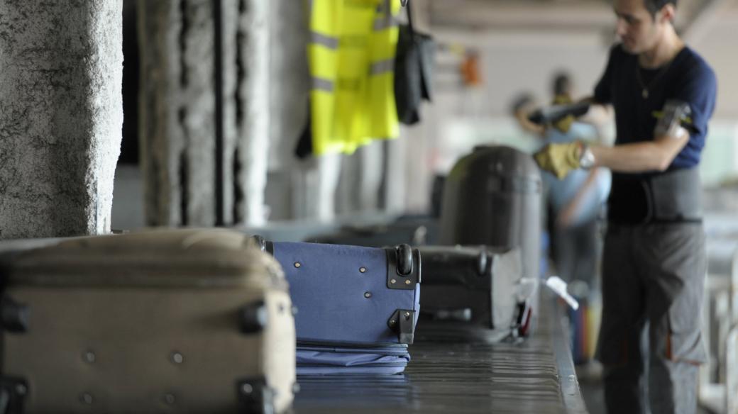 Třídění zavazadel na letišti. Ilustrační foto
