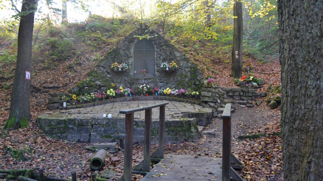 Kaplička Panny Marie Lurdské v Bělském lese