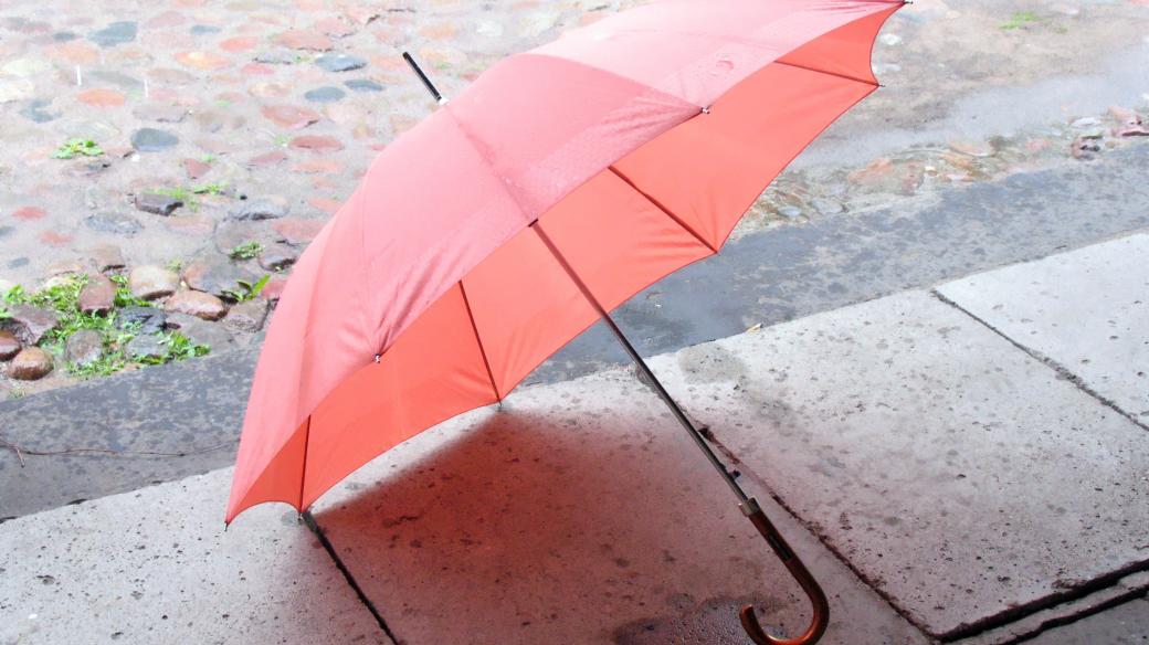 Deštník, déšť (ilustrační foto)