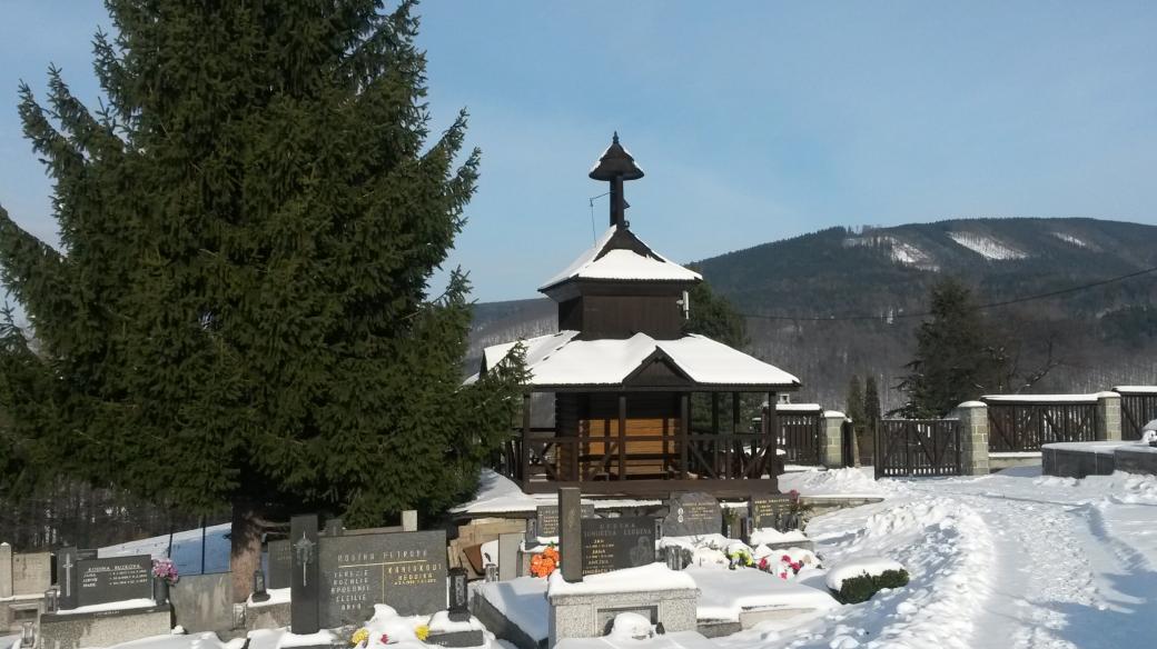 Hřbitov s kapličkou v Pražmě na Frýdecko-Místecku