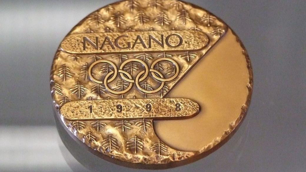 Zlatou olympijskou medaili z Nagana má doma ve sbírce i Martin Procházka. Jaké další zlaté úspěchy sbírali čeští hokejisté za uplynulých 30 let?