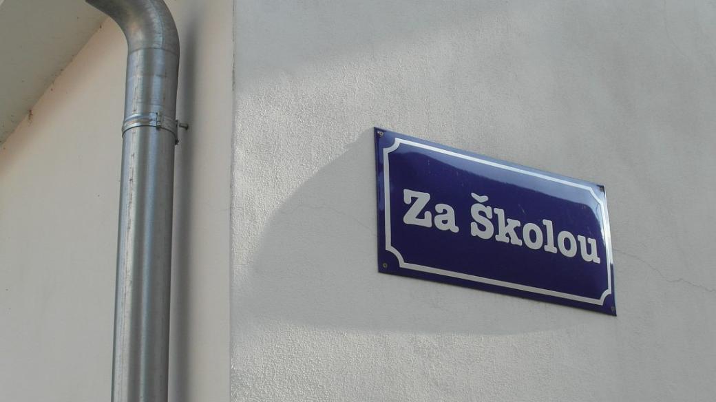 Ulice Za Školou ve Vnorovech