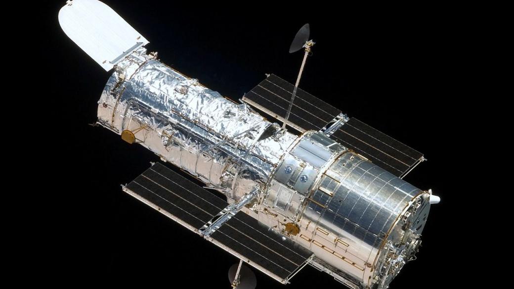 Hubbleův vesmírný dalekohled z raketoplánu Atlantis během páté servisní mise (STS-125) v roce 2009